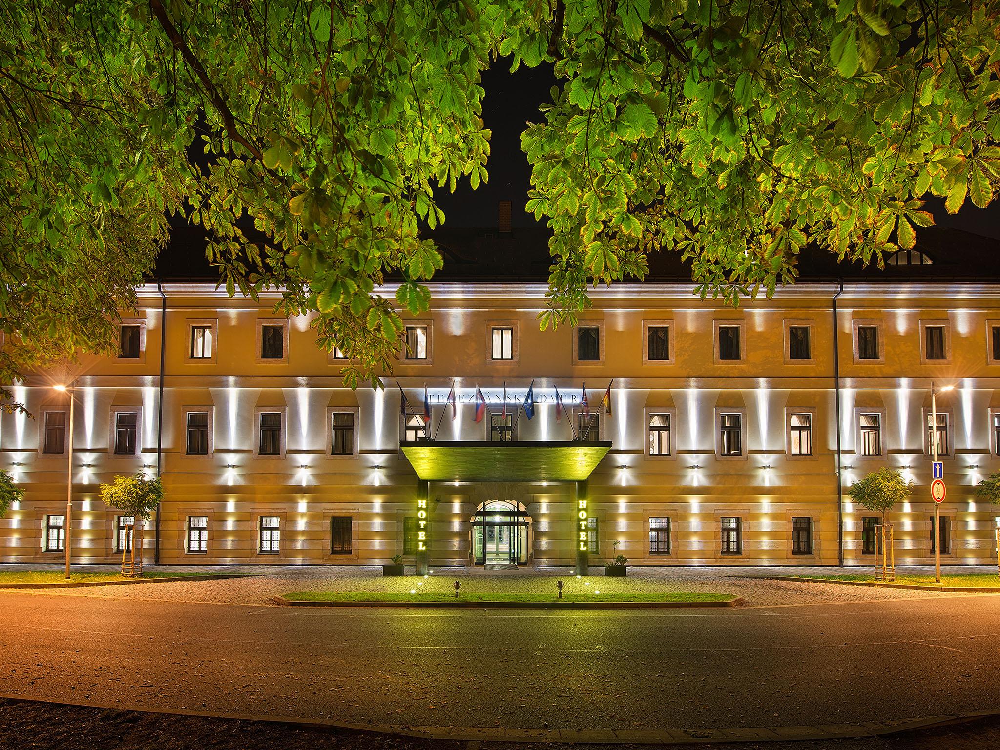EA Hotel Tereziánský dvůr Hradec Králové Exterior foto